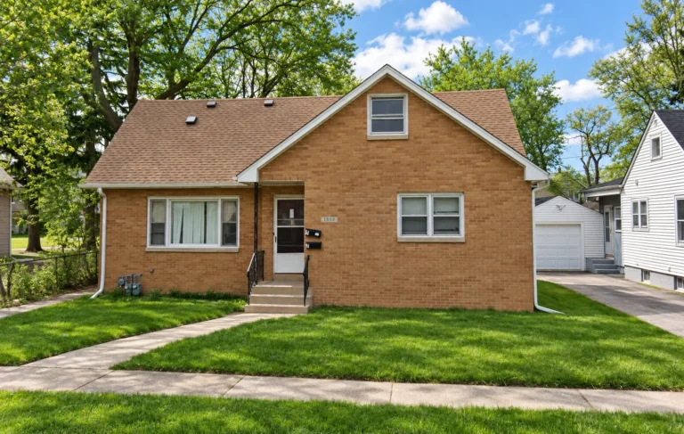 1538 Victoria, North Chicago, Illinois, owned and rented by Castlewood Properties.