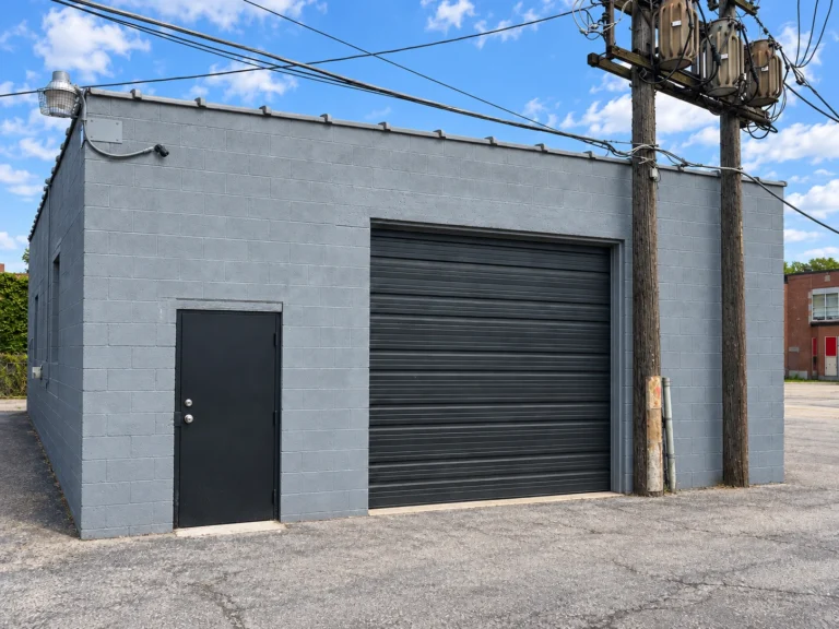 609 North Avenue rear garage, Waukegan. A Castlewood Properties commercial property.