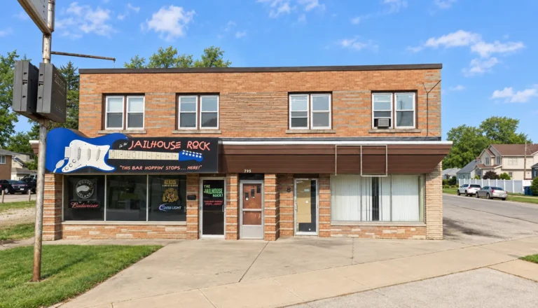 793-797 N 5th Avenue, Kankakee, Illinois. A Castlewood Properties building.